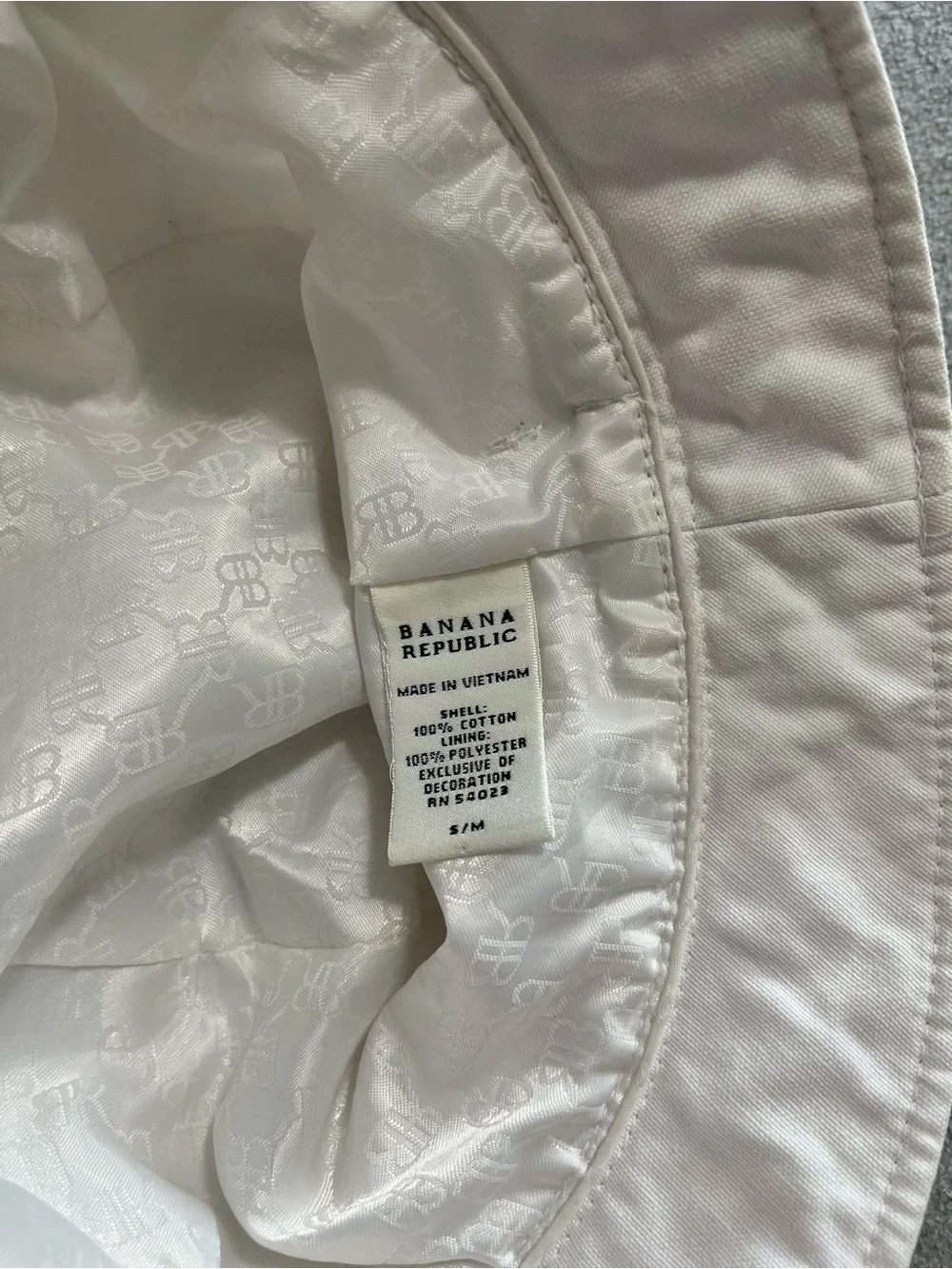 Banana Republic White Cotton Bucket Hat with Ring Accent